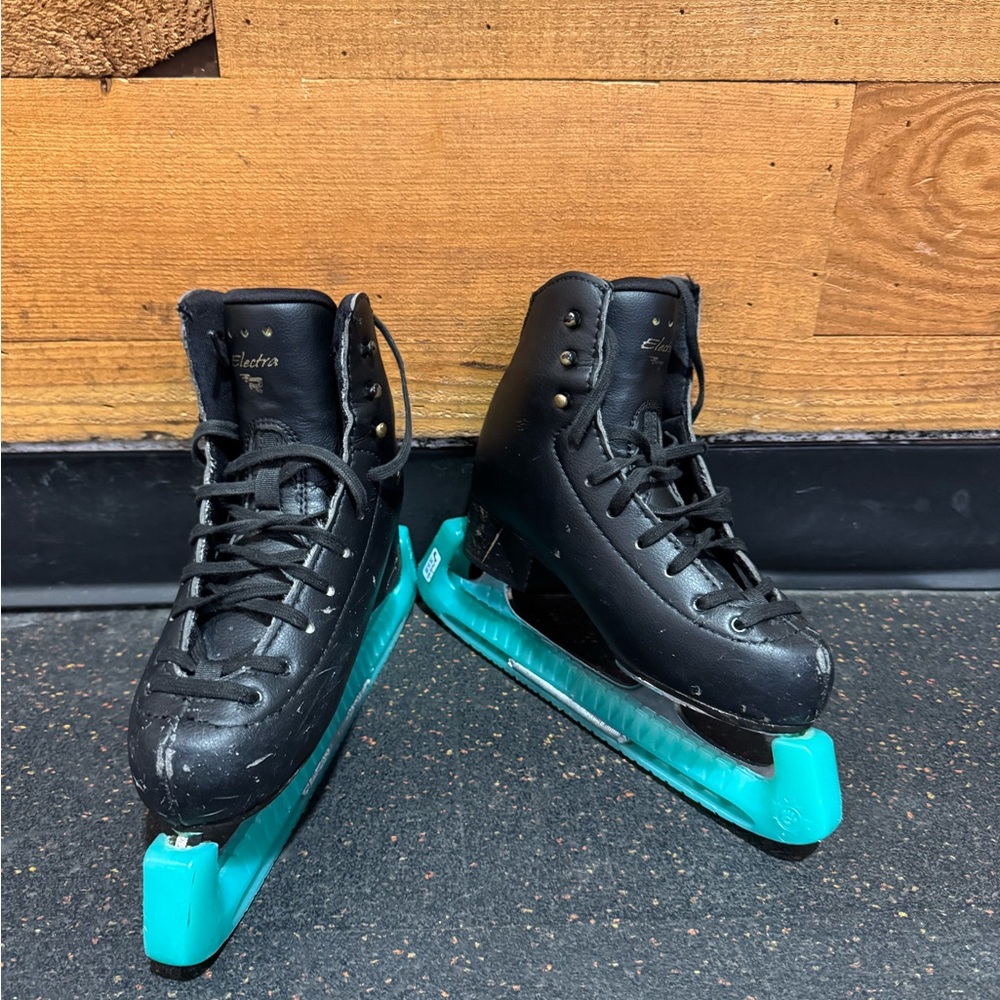 Risport Electra Black Ice Skates with Coronation Ace Blades